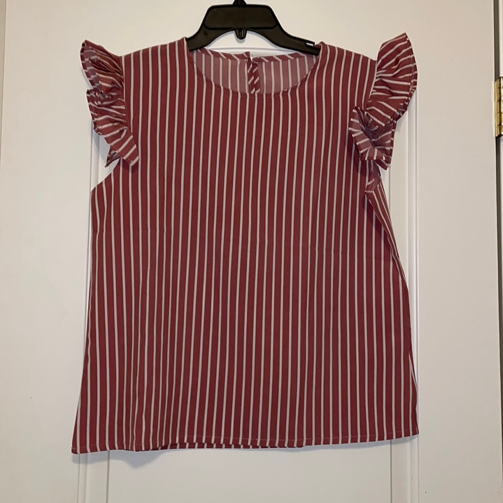 Super cute striped top!